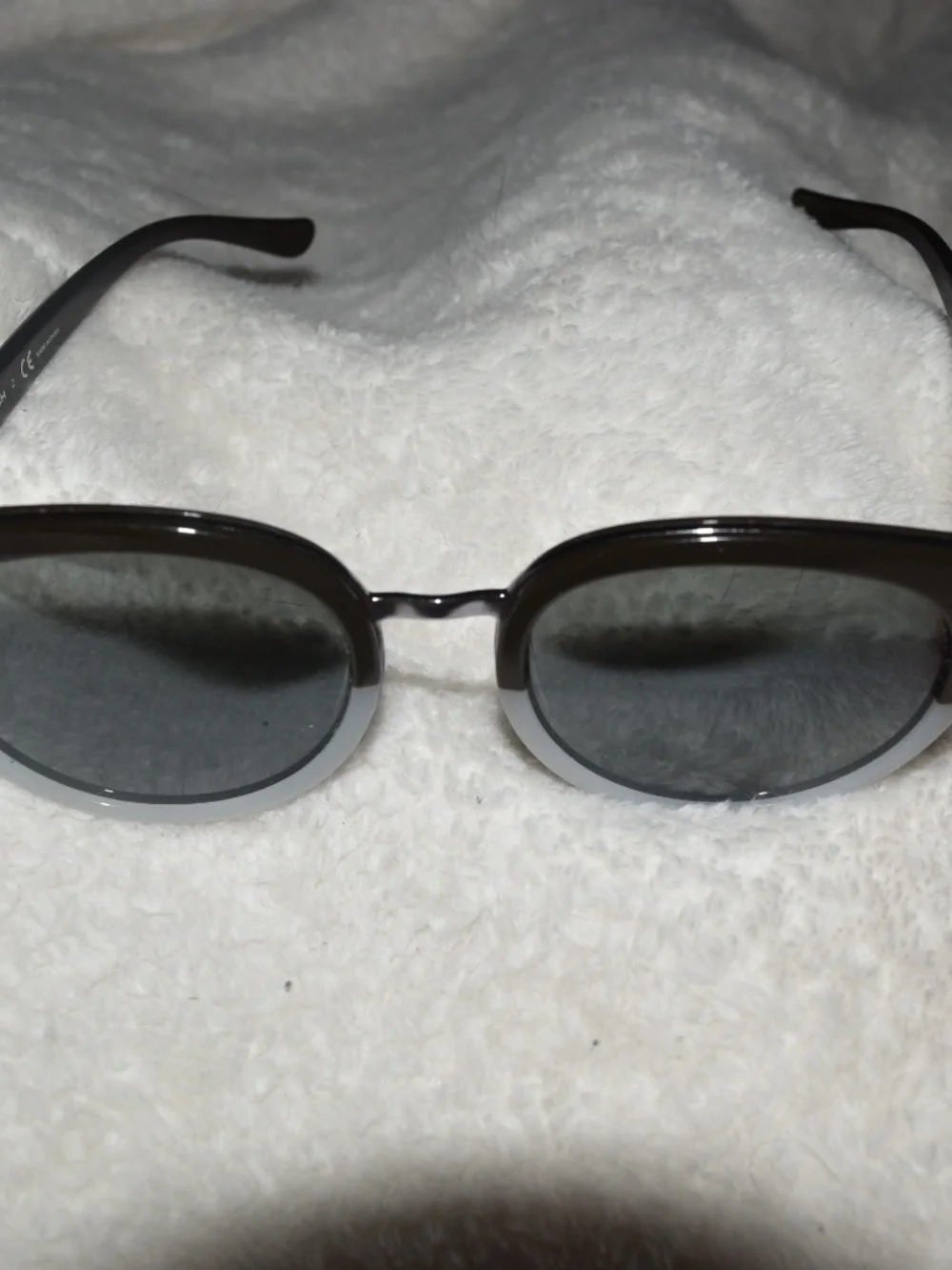Tory Burch Glam Sunglasses w/ Case